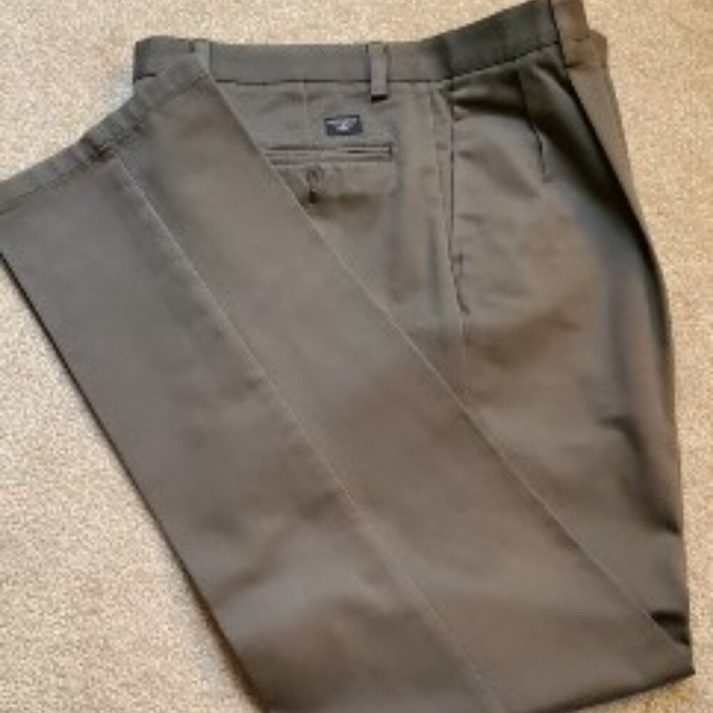 Men's Dockers Pleated Classic Fit, W36/L36, Dark Grey